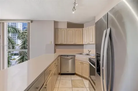 2642 Collins Avenue Miami Beach FL 33140