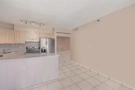 2642 Collins Avenue Miami Beach FL 33140
