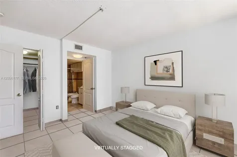 2642 Collins Avenue Miami Beach FL 33140