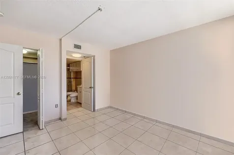 2642 Collins Avenue Miami Beach FL 33140