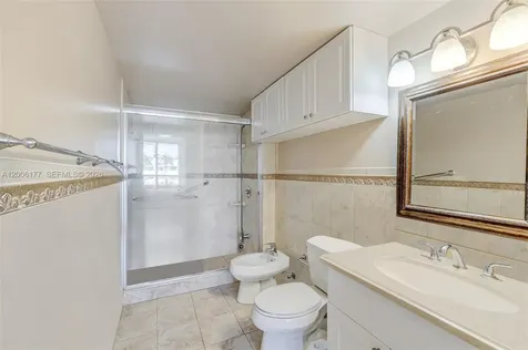 2642 Collins Avenue Miami Beach FL 33140