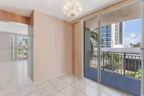 2642 Collins Avenue Miami Beach FL 33140