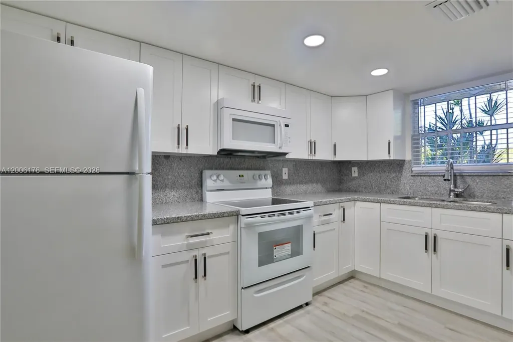 10 NW 87th Avenue Miami FL 33172