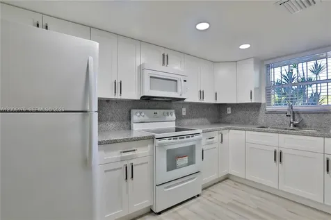 10 NW 87th Avenue Miami FL 33172