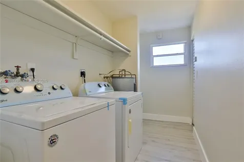 10 NW 87th Avenue Miami FL 33172