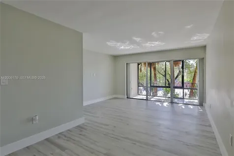 10 NW 87th Avenue Miami FL 33172