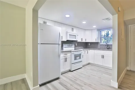 10 NW 87th Avenue Miami FL 33172