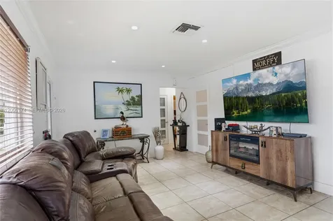 1132 W 71st Street Hialeah FL 33014