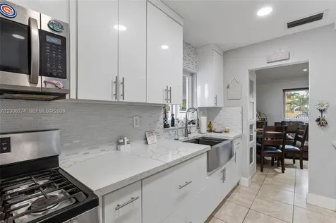 1132 W 71st Street Hialeah FL 33014