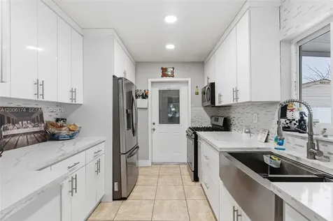 1132 W 71st Street Hialeah FL 33014