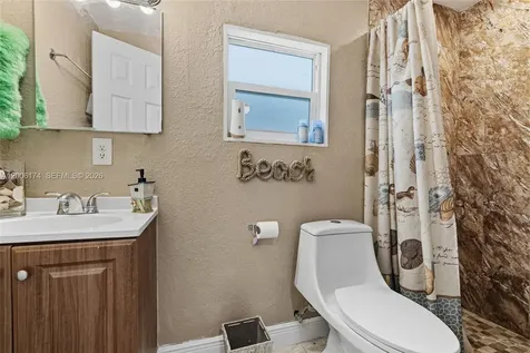 1132 W 71st Street Hialeah FL 33014