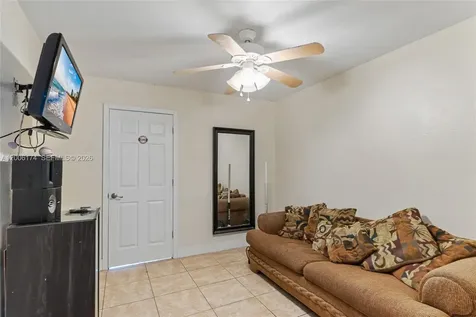 1132 W 71st Street Hialeah FL 33014