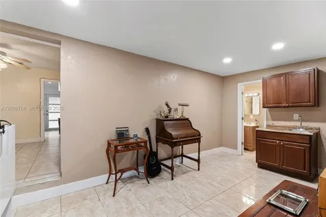 1132 W 71st Street Hialeah FL 33014