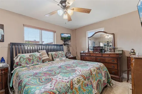 1132 W 71st Street Hialeah FL 33014