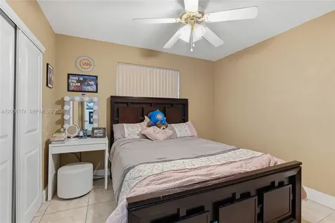 1132 W 71st Street Hialeah FL 33014