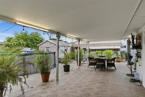 1132 W 71st Street Hialeah FL 33014