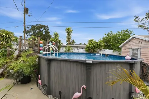 1132 W 71st Street Hialeah FL 33014