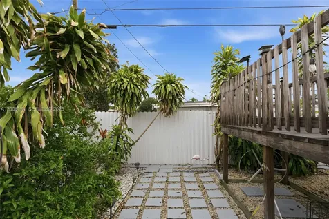 1132 W 71st Street Hialeah FL 33014