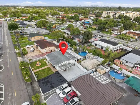 1132 W 71st Street Hialeah FL 33014