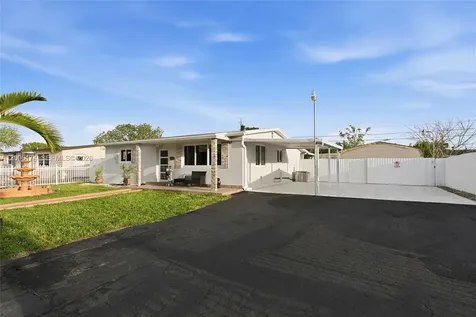 1132 W 71st Street Hialeah FL 33014