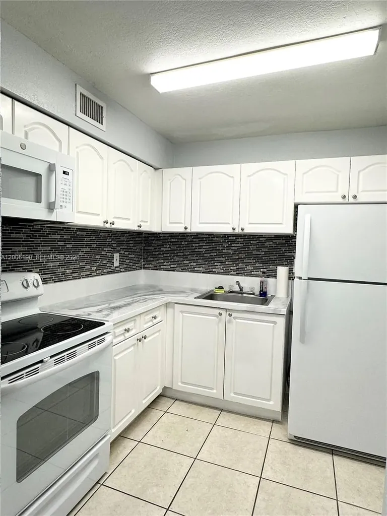 9405 SW 76th Street Miami FL 33173