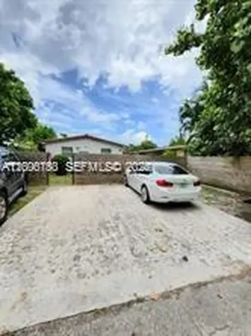 8960 NE 2nd Avenue El Portal FL 33138