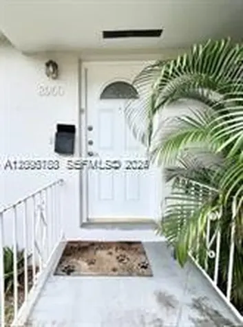 8960 NE 2nd Avenue El Portal FL 33138