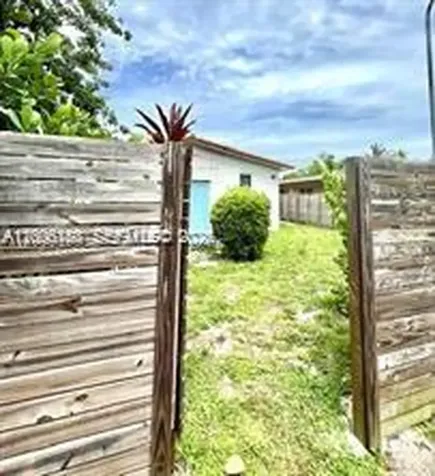 8960 NE 2nd Avenue El Portal FL 33138