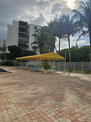 20500 W Country Club Drive Aventura FL 33180
