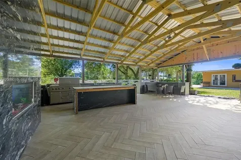 4001 SW 73rd Avenue Davie FL 33314