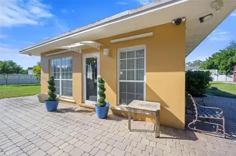 4001 SW 73rd Avenue Davie FL 33314
