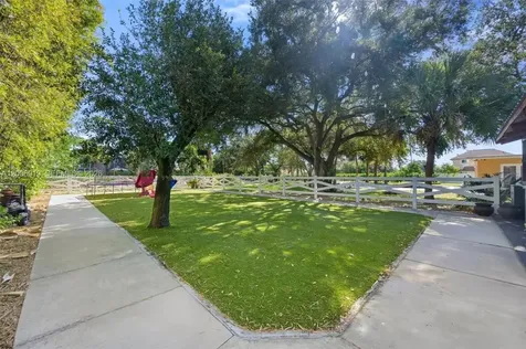 4001 SW 73rd Avenue Davie FL 33314