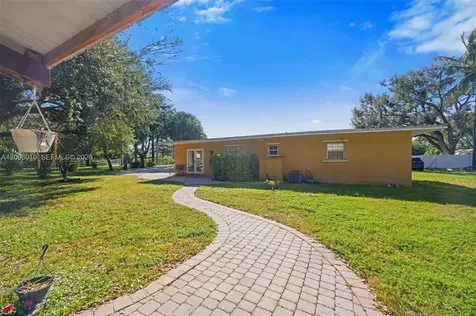 4001 SW 73rd Avenue Davie FL 33314