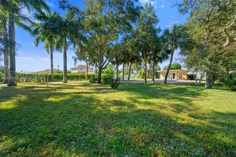 4001 SW 73rd Avenue Davie FL 33314
