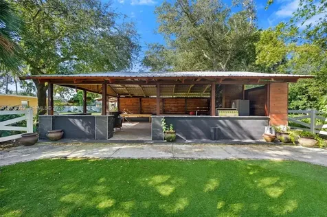 4001 SW 73rd Avenue Davie FL 33314