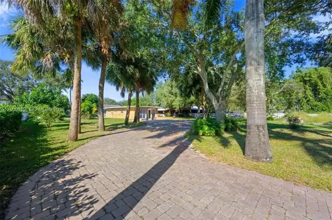 4001 SW 73rd Avenue Davie FL 33314