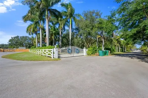 4001 SW 73rd Avenue Davie FL 33314