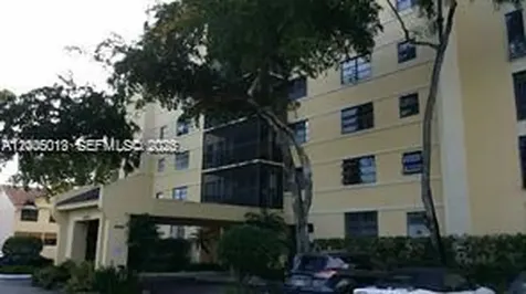20840 San Simeon Way Miami FL 33179