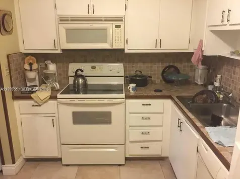 20840 San Simeon Way Miami FL 33179