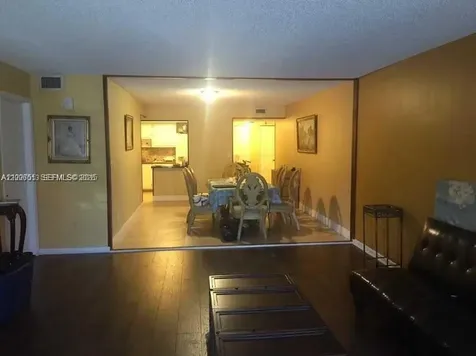 20840 San Simeon Way Miami FL 33179