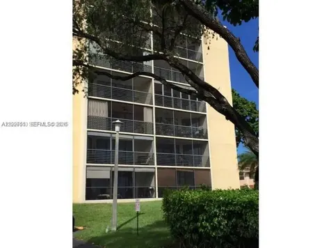 20840 San Simeon Way Miami FL 33179