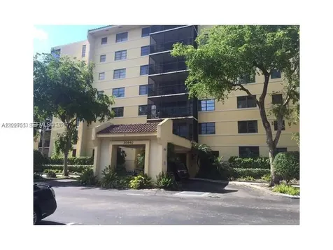 20840 San Simeon Way Miami FL 33179