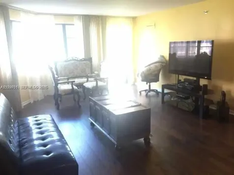 20840 San Simeon Way Miami FL 33179