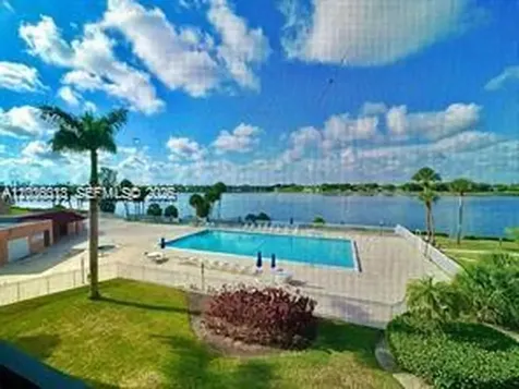 20840 San Simeon Way Miami FL 33179