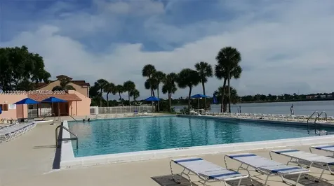 20840 San Simeon Way Miami FL 33179