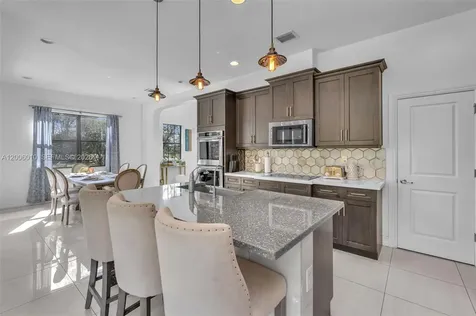 865 SW 113th Lane Pembroke Pines FL 33025