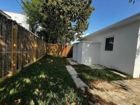 2041 NW 2nd Street Miami FL 33125