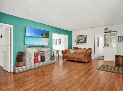 4401 SW 16th Street Miami FL 33134