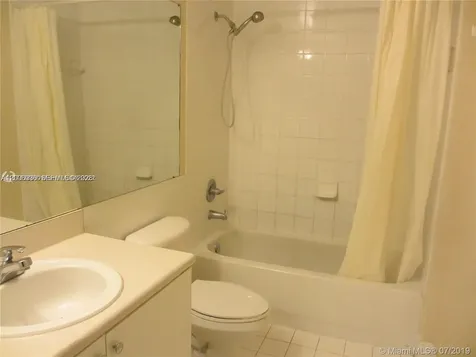 5091 NW 7th Street Miami FL 33126