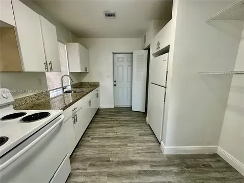 1095 NE 149th Street Miami FL 33161